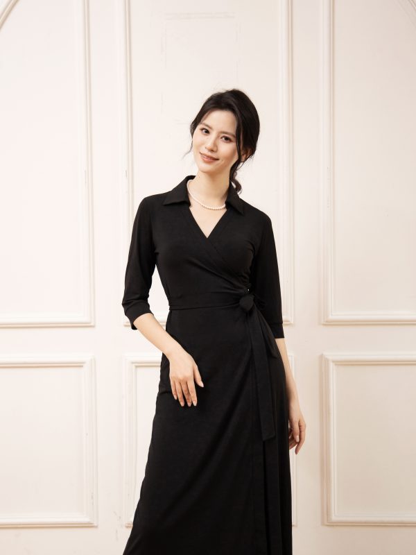 A23007B – Signature Black Wrap Dress with Collar - 图片 10