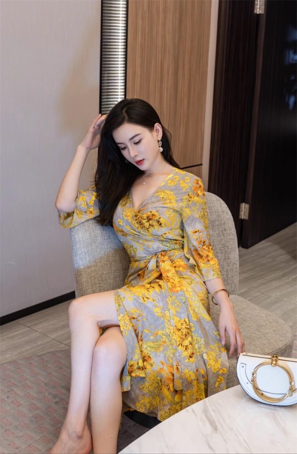 A23008 - Yellow Midi Regal Wrap Dress - 图片 5