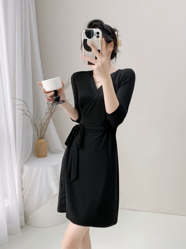 A23007C – Collarless Black Short Wrap Dress - 图片 2